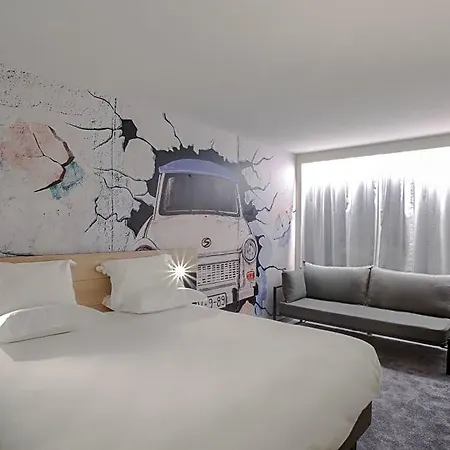 Arena La Defense Hotel 3*