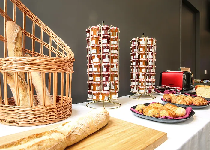 Hotel Arena La Defense 3*